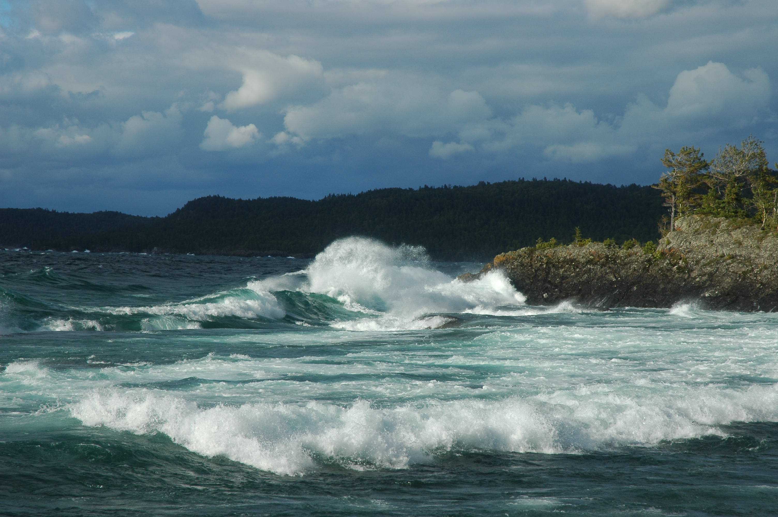 Photo: Waves breaking on Diamond Head